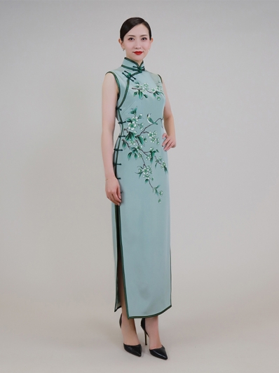 Embroidered long cheongsam